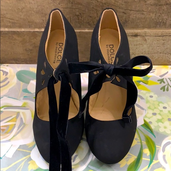 Dolce by Mojo Moxy Bowtie Heels - Picture 1 of 4